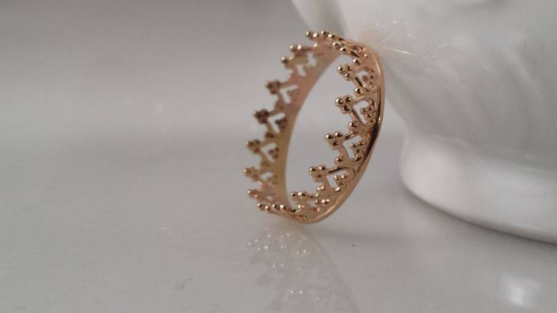 14K Solid Gold Kronenring - Filigraner Stapelring Stil 2 von ArbotiqueDesigns