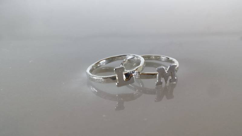 Sterling Silber Initial Ring - Ein Benutzerdefinierter Buchstabe Stapelring von ArbotiqueDesigns