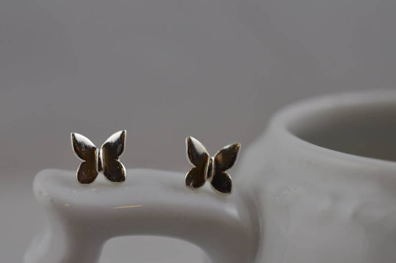 sterling Silber Kleine Schmetterling Ohrringe von ArbotiqueDesigns