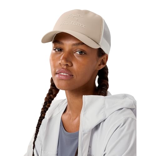 Arc'teryx Bird Word Trucker Curved Hat | Leichte atmungsaktive Trucker-Mütze mit unserem Wort-Logo | Rune/Arktische Seide, Einheitsgröße von Arc'teryx
