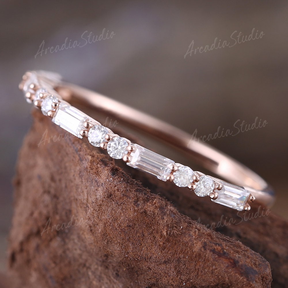 Antiker Diamant Ehering Baguette Schliff Rose Gold Vintage Halb Eternity Moissanite Matching Stacking Braut Versprechen Band von ArcadiastudioUS