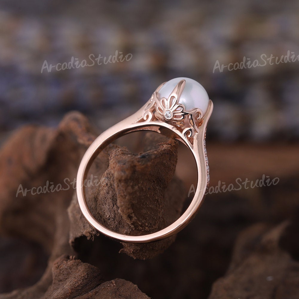 Einzigartige Akoya Perle Verlobungsring Vintage Halbe Ewigkeit Moissanite Ehering Zierliche Rose Gold Floral Braut Ring Peekaboo Für Frauen von ArcadiastudioUS