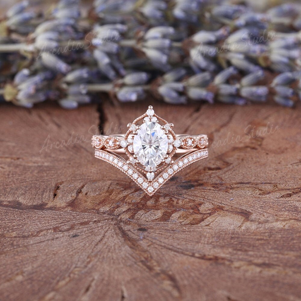 Birnenförmige Moissanite Verlobungsring Rose Gold Set Diamant Cluster Braut 2 Stück Stapeln Antike Ring von ArcadiastudioUS