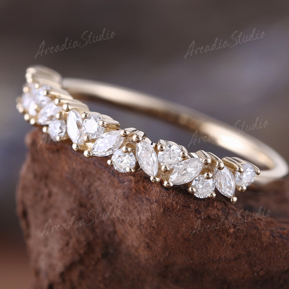 Unikat Moissanit Hochzeitsband Damen Gelbgold Marquise Cut Stapelring Antik Halb Eternity Band von ArcadiastudioUS