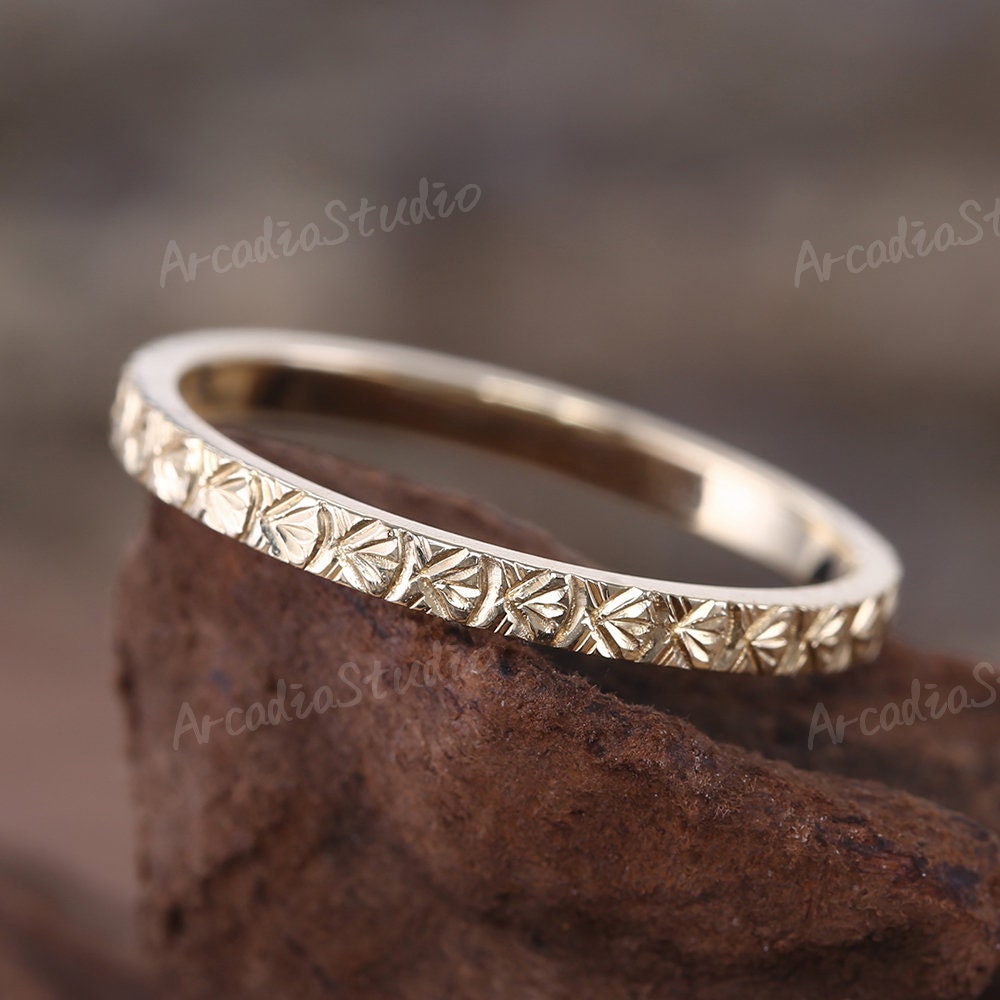 Vintage Moissanit Hochzeitsband Gelbgold Gerade Ehering Art Deco Stapelring Handgemacht Ring Versprechen von ArcadiastudioUS