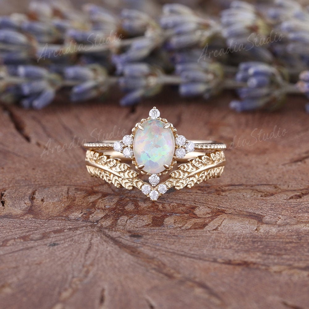 Vintage Opal Verlobungsring Set Oval Cut Gelbgold Blatt Moissanite Ehering Art Deco Hochzeitsband Jahrestagsgeschenk Für Sie von ArcadiastudioUS