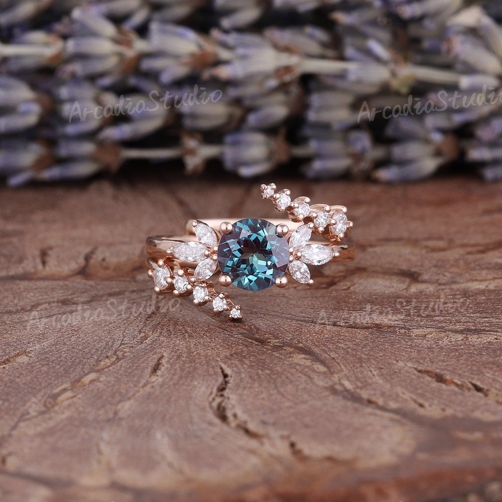 Vintage Runde Alexandrit Verlobungsring Set Einzigartige Moissanite Cluster Flügel Ring Art Deco Verstärker Rose Gold Hochzeit Ringe Für Frauen von ArcadiastudioUS