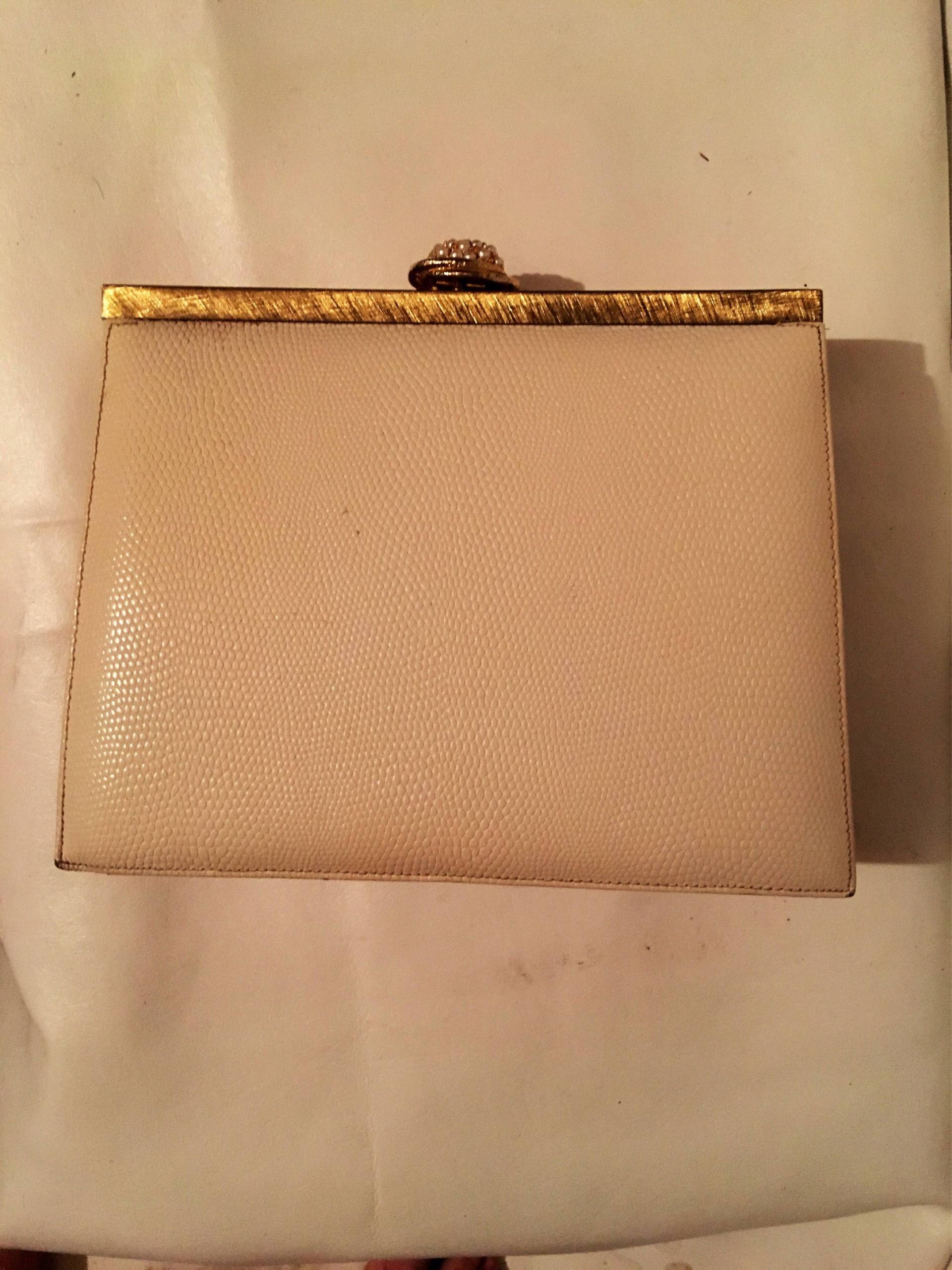 Schöne Weiße Strukturierte Vintage Clutch Schöne Weiße Strukturierte Vintage Clutch von ArchAccessories