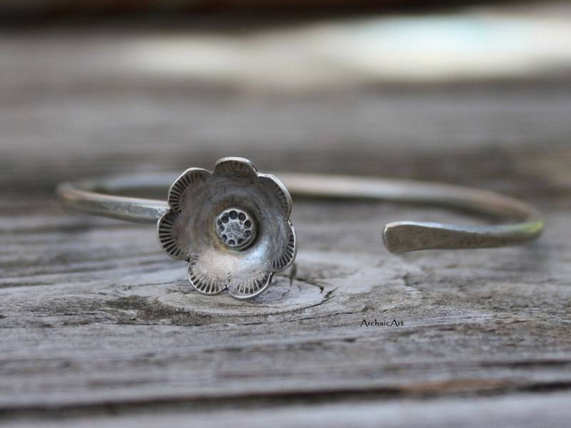 Blume Armreif Manschette Armband 925 Silber Hand Gestempelt Detail Mädchen Fee Boho Chic von ArchaicArt