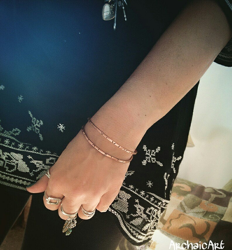 Kupfer Doppeldraht Armreif Gehämmert Gestempelt Chevron Rustikal Primitive Unisex von ArchaicArt