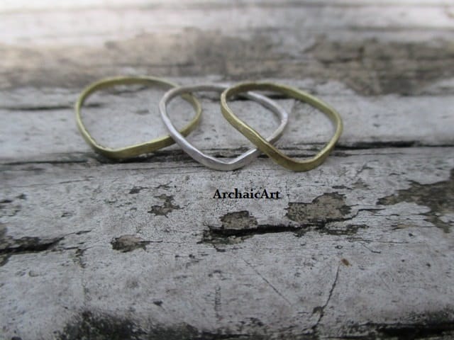 Messing Und Silber Stapel Ringe 3Er Set Handgehämmert Chevron/Wave Design Industrial Modern Style Unisex Größe 7 von ArchaicArt