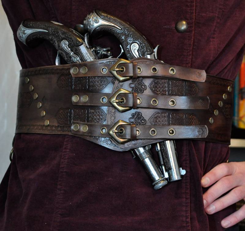 Großer Ledergürtel. Kostenloser Versand Weltweit. Pirat/Wikinger. Handgeschmiedete Schnallen. Fantasy-stil. Larp, Kostüm, Cosplay Großer Ledergürtel. Kostenloser Versand Weltweit. Pirat/Wikinger. Handgeschmiedete Schnallen. Fantasy-stil. Larp, Kostüm, Cosplay von ArchdeansMagicShop