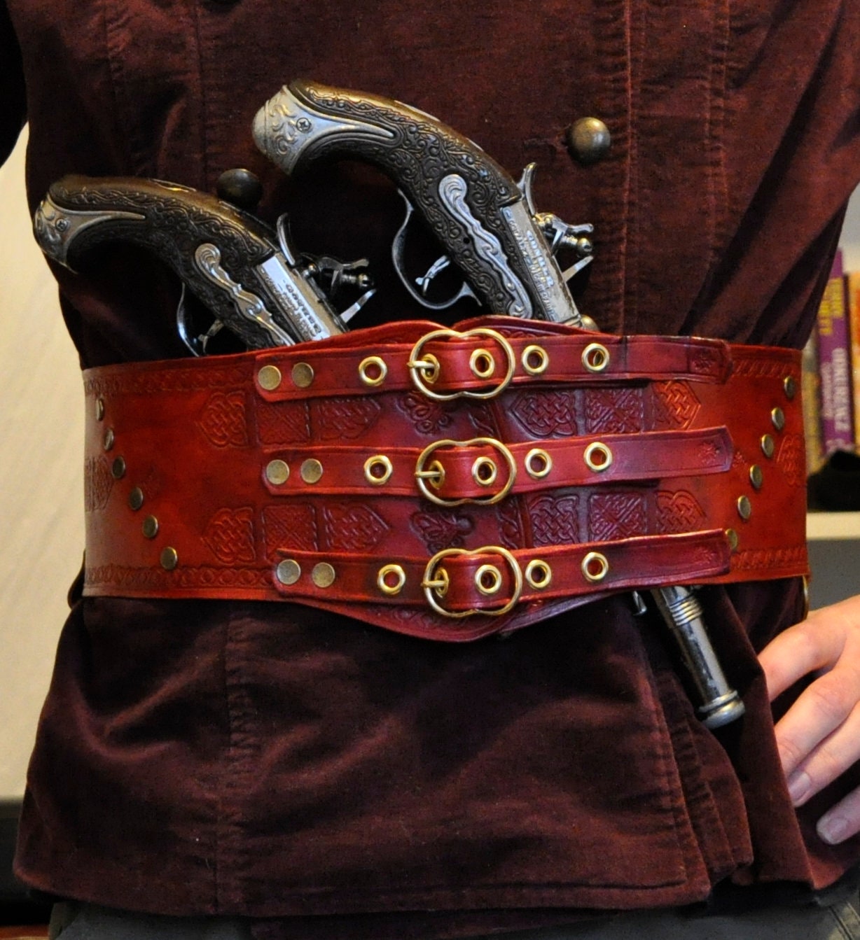 Großer Ledergürtel. Kostenloser Versand Weltweit. Pirat/Wikinger. Rot, Fantasy Stil. Dickes Leder. Larp, Kostüm, Cosplay Großer Ledergürtel. Kostenloser Versand Weltweit. Pirat/Wikinger. Rot, Fantasy Stil. Dickes Leder. Larp, Kostüm, Cosplay von ArchdeansMagicShop