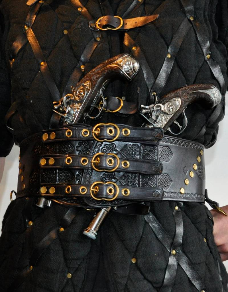 Großer Ledergürtel. Kostenloser Versand Weltweit. Pirat/Wikinger. Schwarz, Fantasy Stil. Dickes Leder. Larp, Kostüm, Cosplay Großer Ledergürtel. Kostenloser Versand Weltweit. Pirat/Wikinger. Schwarz, Fantasy Stil. Dickes Leder. Larp, Kostüm, Cosplay von ArchdeansMagicShop