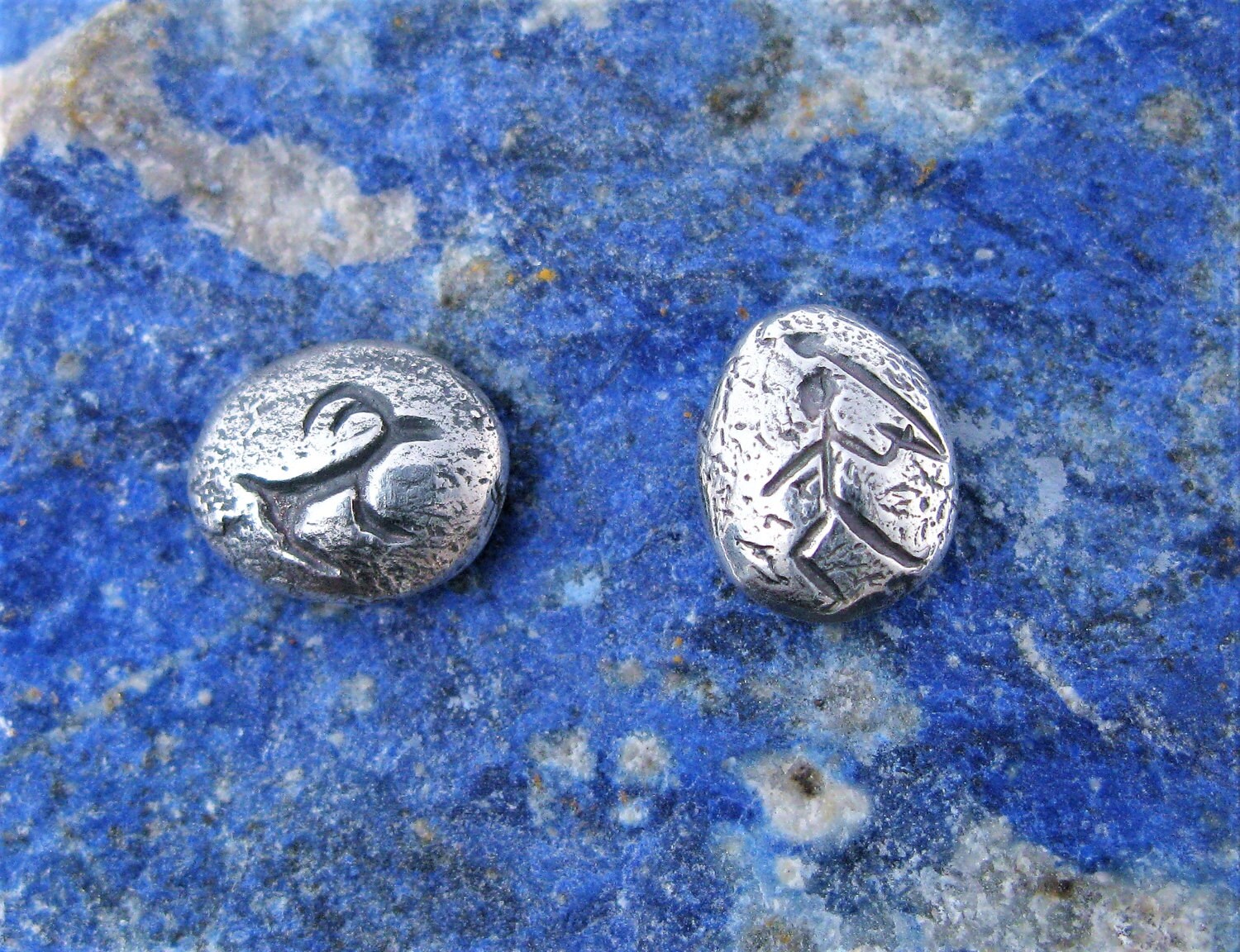 Lascaux Höhlen Art Ohrringe Sterling Silber Jäger & Schaf Ohrstecker von ArchersJewellery