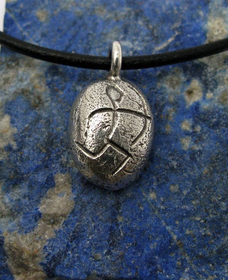 Primitiver Bogenschütze Sterling Silber Anhänger Lascaux Höhlenmalerei Schmuck von ArchersJewellery