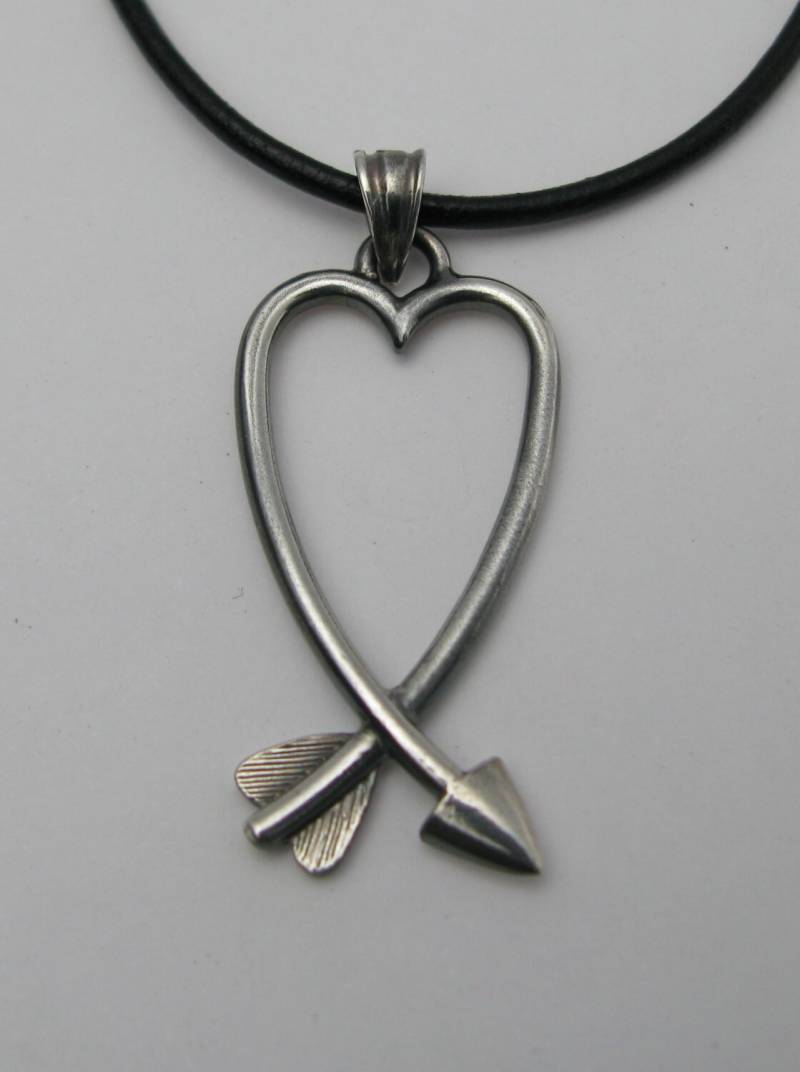Silber Herz Pfeil Anhänger Bogenschützen Schmuck, Valentinstagsgeschenk von ArchersJewellery