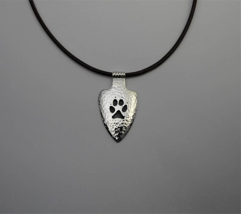 sterling Silber Pfeilspitze Halskette Wolf Pfoten Abdruck Emblem, Bogenschiess Schmuck von ArchersJewellery