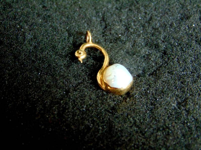 18K Gold Schwan Anhänger Handwerker Perlenschmuck von ArchipelagosBreeze