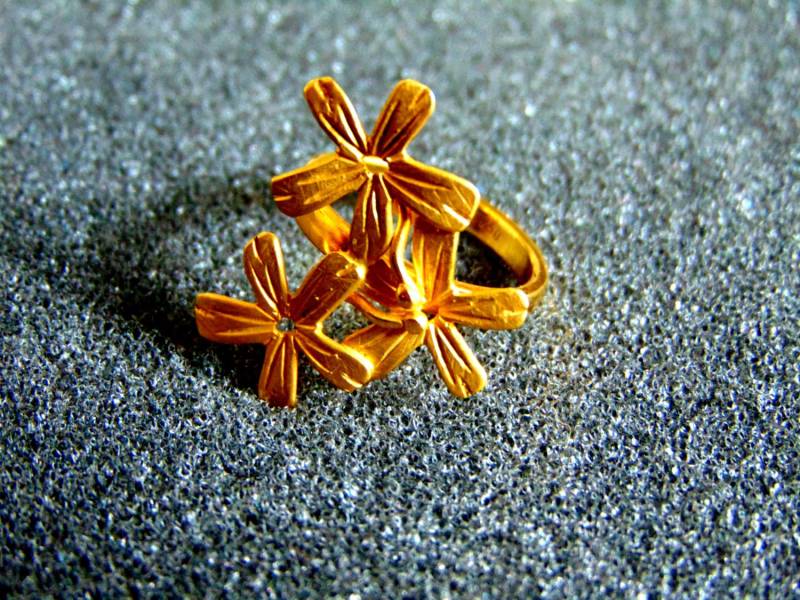 18K Solid Gold Blumenring Avantgarde Handwerker Design von ArchipelagosBreeze