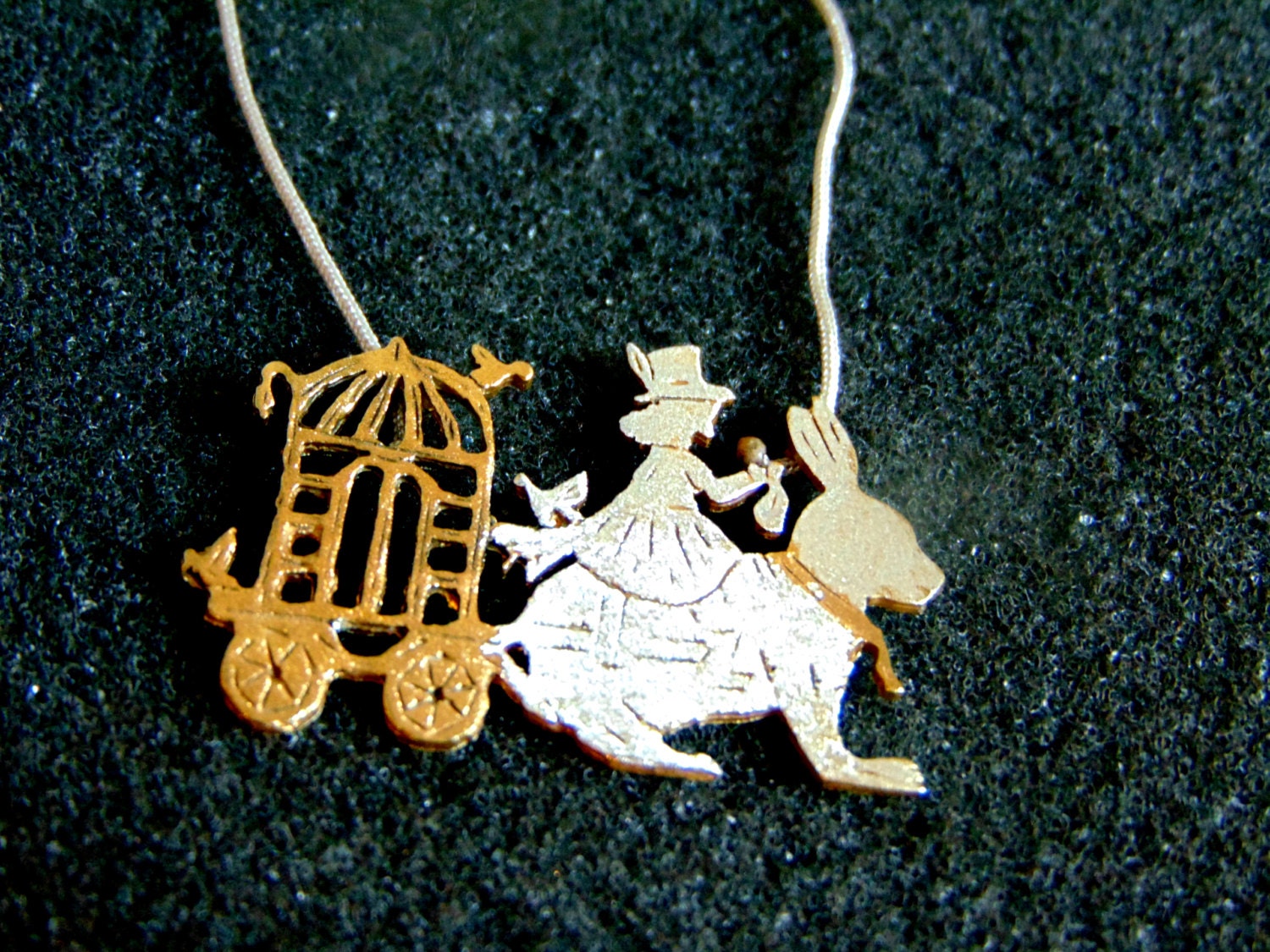 Alice Im Wunderland Halskette, Zierliche Silber Und Vergoldete Halskette, Damen Halskette, Märchen Schmuck, Geschenk Für Frauen, Geschenk Sie von ArchipelagosBreeze