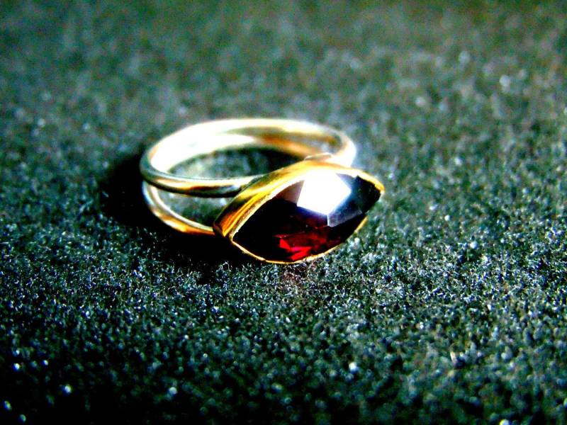 Natürlicher Granat Ring, Silber Und 18K Gold Ring Für Frauen, Edelstein Statement Januar Birthstone Geschenkidee, Feingoldschmuck von ArchipelagosBreeze