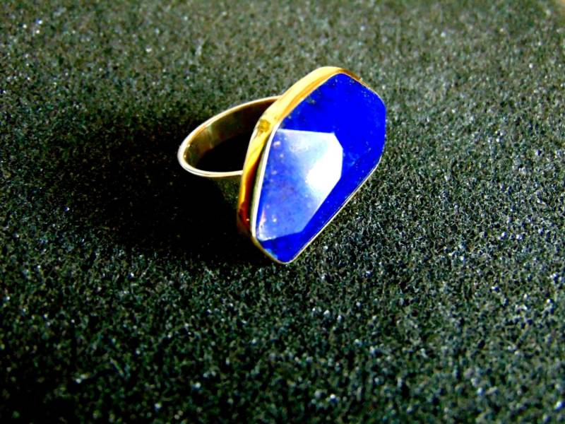 Schöner Silber Gold Und Lapislazuli Ring-Frauen Statement Ring-14 Karat 925 Lapis Lazuli Ring-Edelstein Damenring-Artisan Schmuck von ArchipelagosBreeze