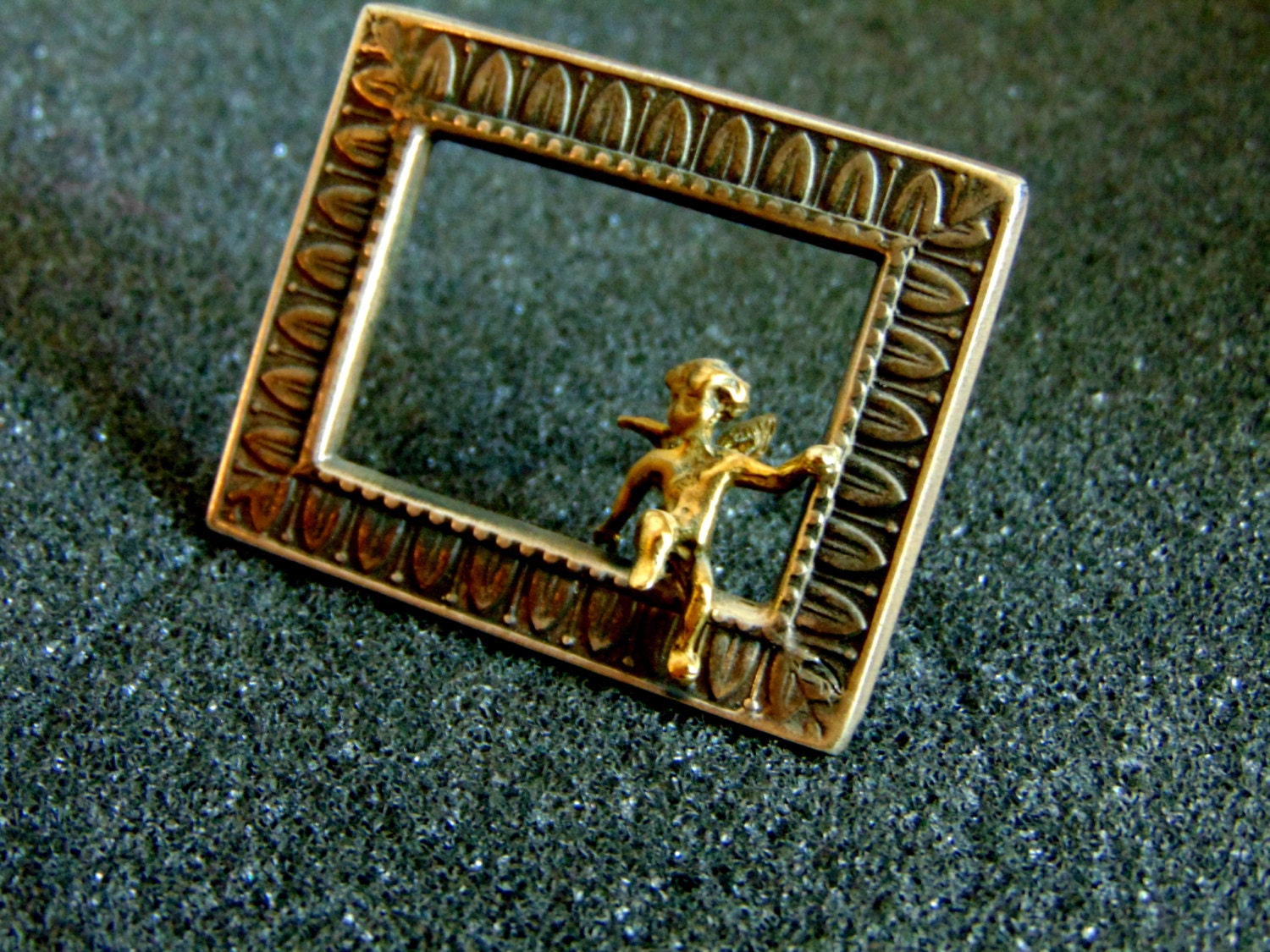 Vintage Sterling Silber Brosche 14K Gold Kind Auf Rahmen, Handgefertigter Schmuck von ArchipelagosBreeze