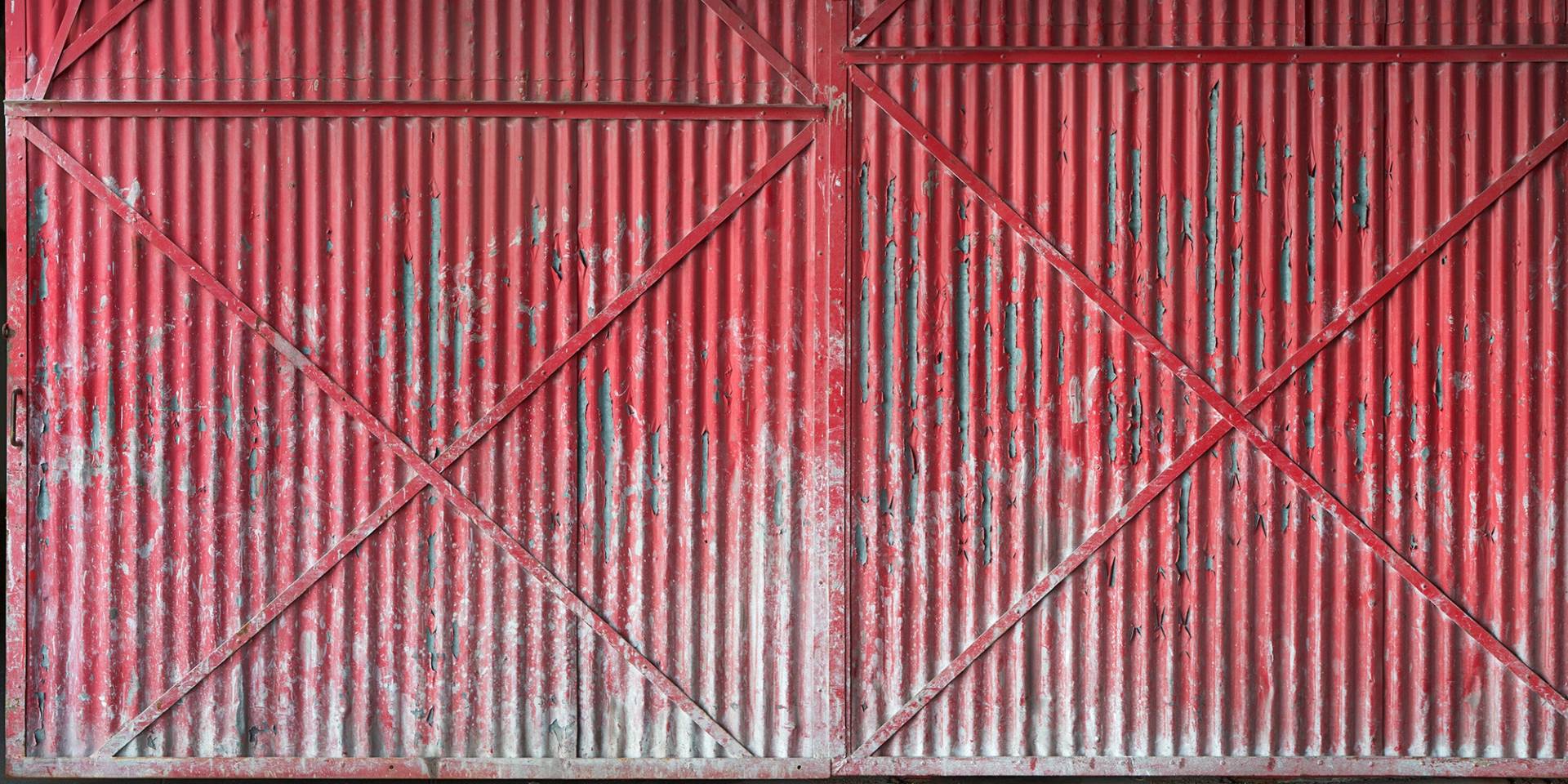 Architects Paper Fototapete "Iron Door Red" Vlies, Wand, Schräge von Architects Paper