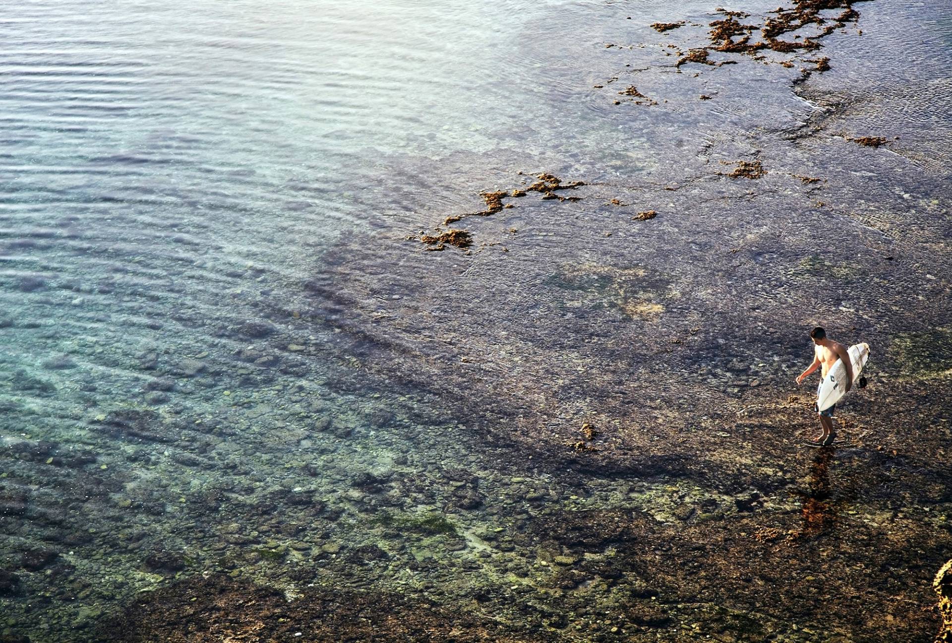 Architects Paper Fototapete "Surfer in Bali" Vlies, Wand, Schräge von Architects Paper