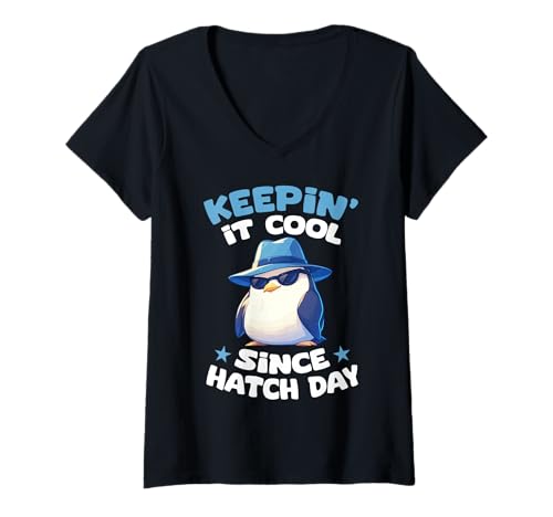 Damen Keepin It Cool Since Hatch Day Pinguin T-Shirt mit V-Ausschnitt von Arctic Chill Hatch Day Cool Party Penguin