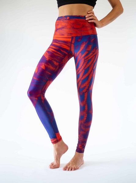 Arctic Flamingo Yoga Leggings PURPLE BIRD aus ECONYL® regeneriertem Nylon von Arctic Flamingo