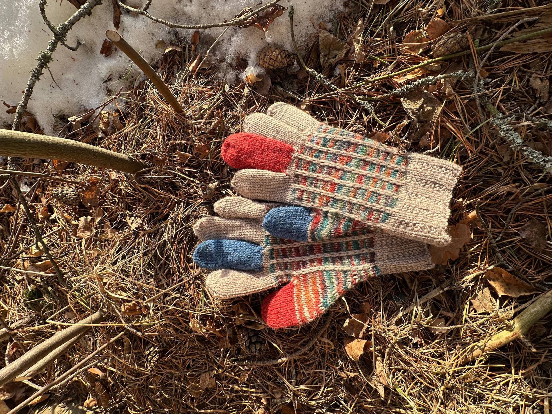 Hand Gestrickte Fingerhandschuhe Aus Handgesponnener Wolle von ArcticLightCrafts