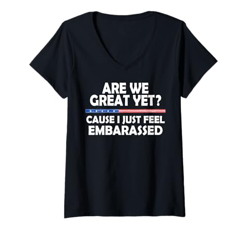Damen Are We Great Yet Cause I Just Feel Pbarrassed Anti Trump T-Shirt mit V-Ausschnitt Damen Are We Great Yet Cause I Just Feel Pbarrassed Anti Trump T-Shirt mit V-Ausschnitt von Are We Great Yet Cause I Just Feel Embarrassed