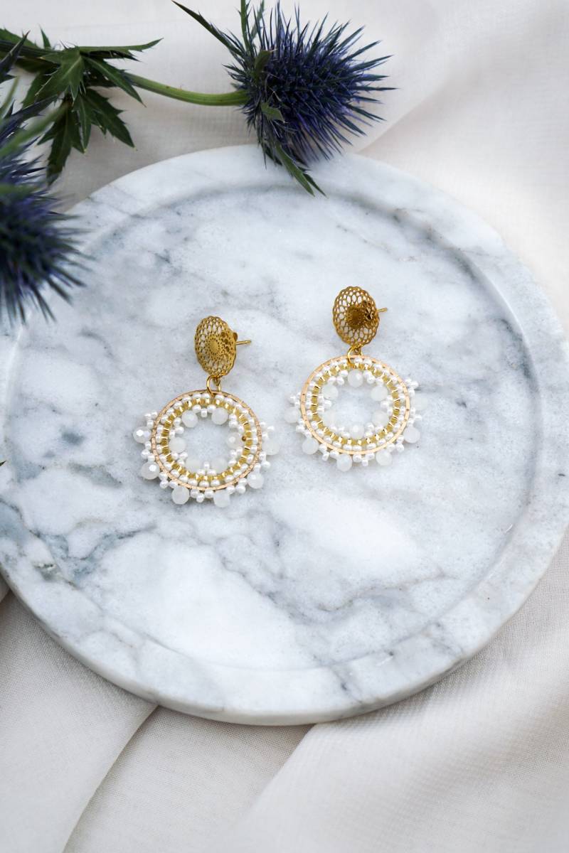 Novia | Ohrring Weiß Gold, Perlenohrring Handgemachte Ohrringe Aus Glasperlen, Geschenkidee, Statement Ohrringe, Boho Hippie von ArelitaJewelry