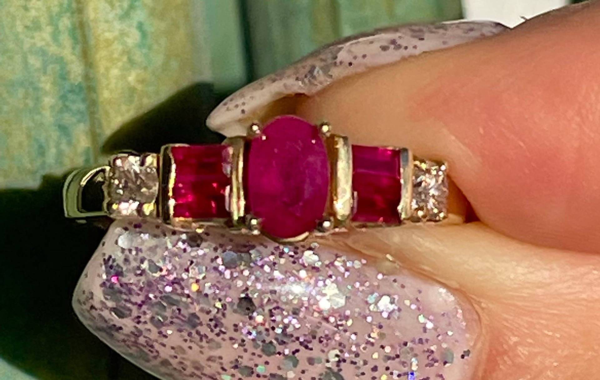 Niedlicher Rubin Ring Niedlicher Rubin Ring von Arenagemtones