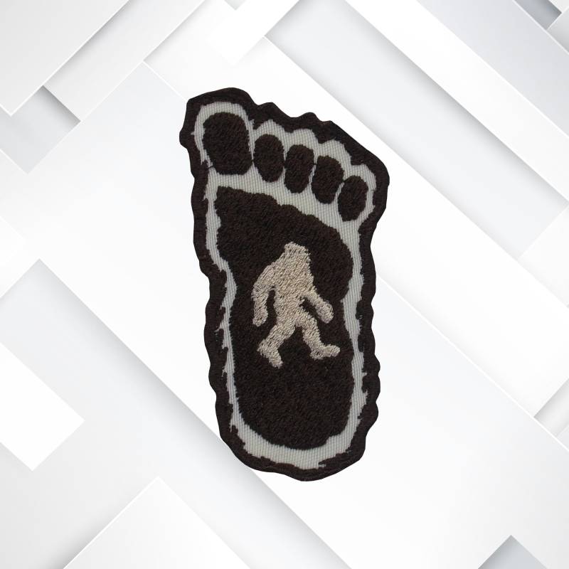 Yeti Bigfoot Fuß Gesticktes Aufbügler Sasquatch Folklore Schwindel Lustiger Humor Lachen Witz Applikation Weste Jacke Kleidung Rucksack von AresDesignCo