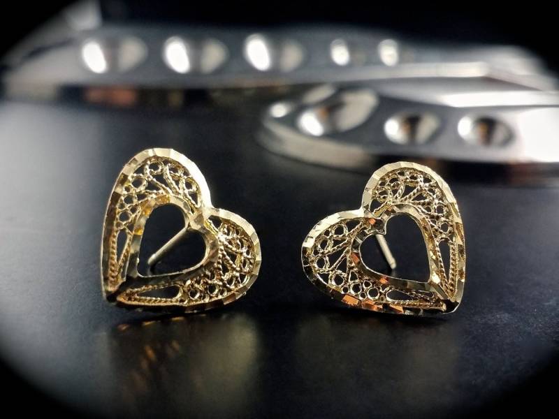 14K Gold Filligrane Herz Ohrringe Diamantschliff Hauchherz Ohrstecker von ArevGold