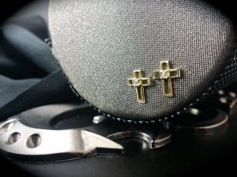 14K Gold Kreuz Ohrringe Mit Cz Diamond Cut Finish von ArevGold