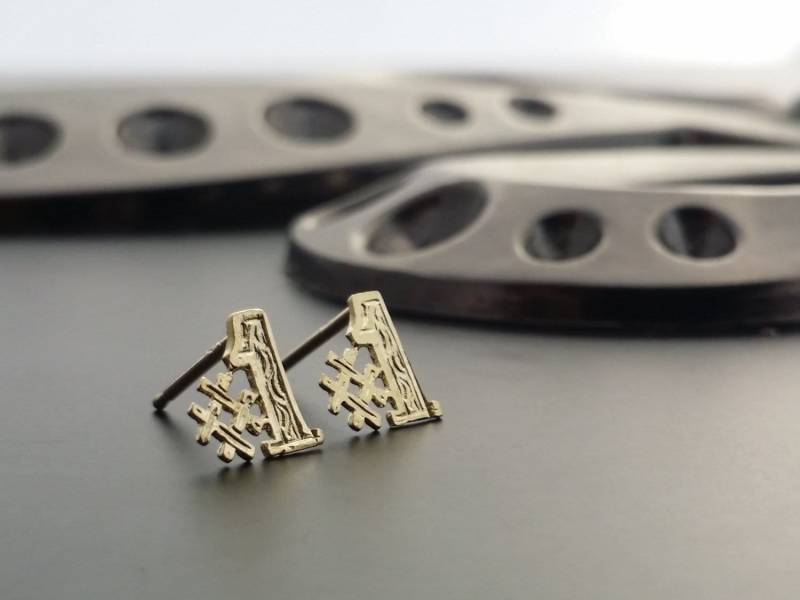 14K Gold Nummer Eins Ohrringe Diamantschliff Post Ohrringe von ArevGold