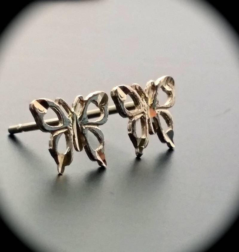 14K Gold Schmetterling Ohrstecker Diamantschliff Oberfläche von ArevGold