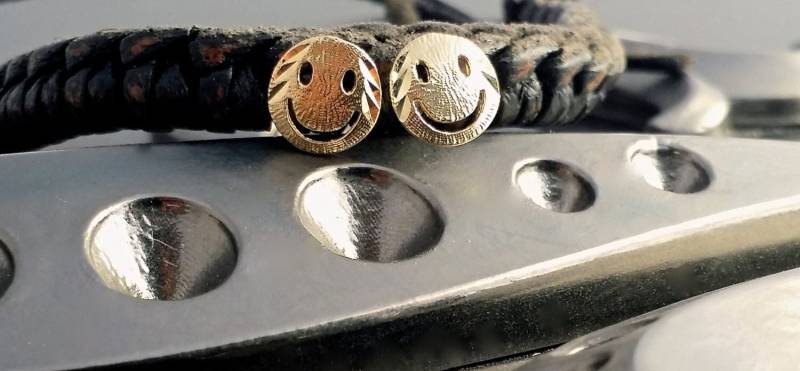 14K Happy Face Ohrringe, Ohrring von ArevGold