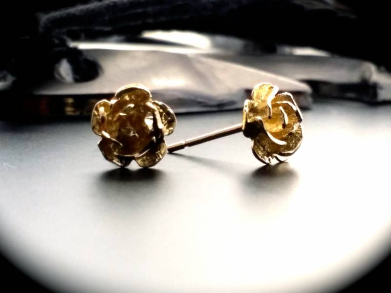 14K Rose Ohrringe, Blume Ohrstecker von ArevGold