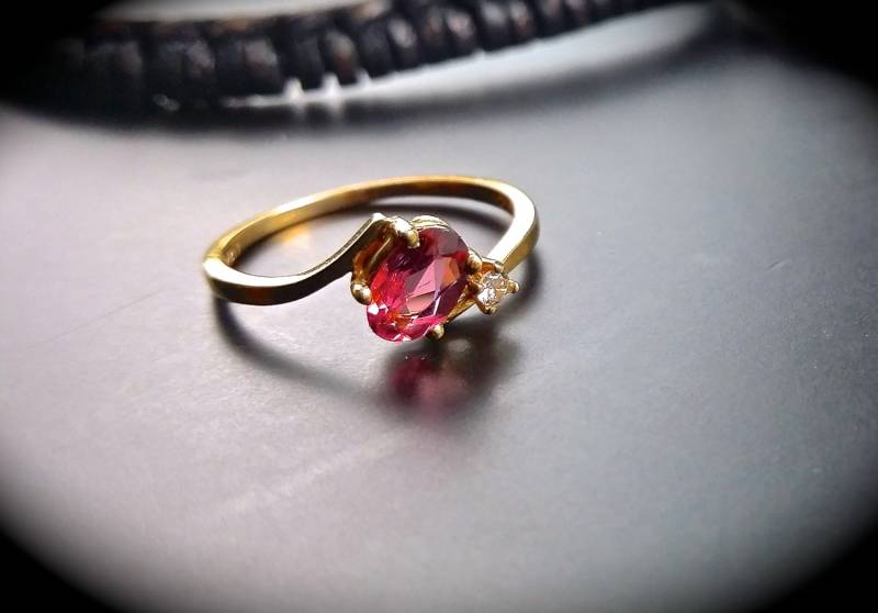 14K Vintage Pink Turmalin Ring Mit Diamant Akzent von ArevGold