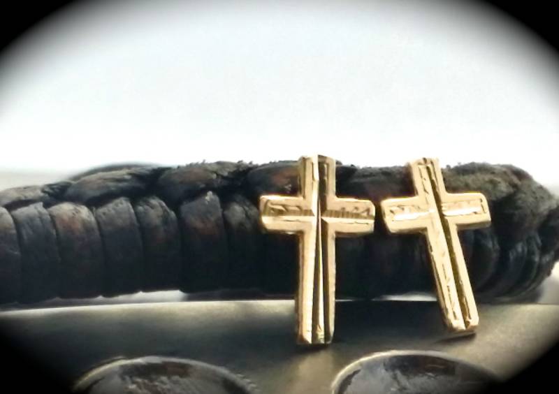 Kleine 14K Goldkreuz Ohrringe Diamantschliff Ohrstecker von ArevGold
