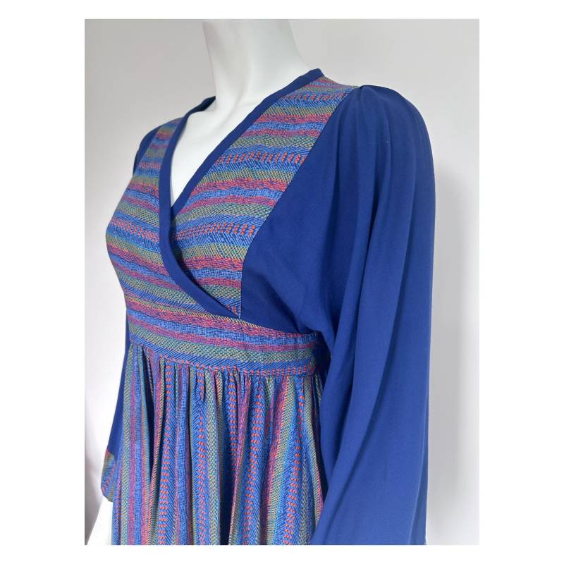 Lila Vintage Handgemachtes Midi Kleid Mit B-Ausschnitt Und Massiven Trompetenärmeln Ex-Zustand Größe 36 von Areyouwearingthat