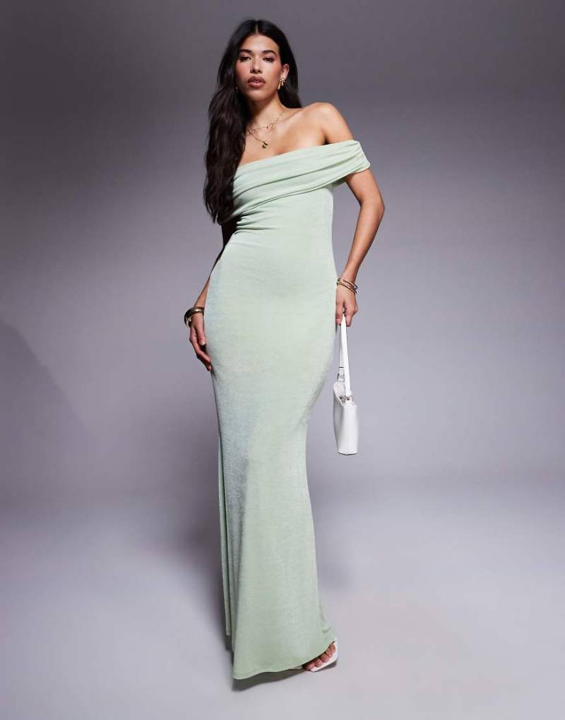 Aria Cove - Anschmiegsames Bodycon-Maxikleid in Grün mit Raffung und Carmen-Ausschnitt von Aria Cove