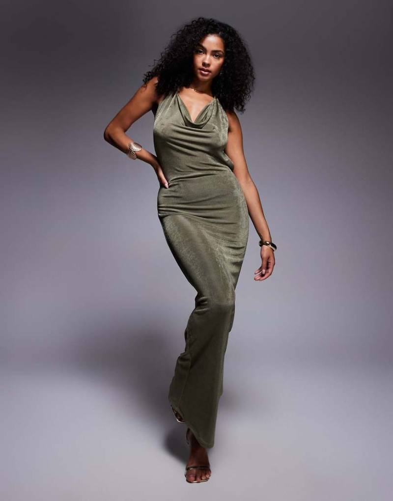 Aria Cove - Anschmiegsames Maxikleid in Khaki mit tiefem Wasserfallausschnitt und Rückenausschnitt mit Bindedetail-Grün von Aria Cove