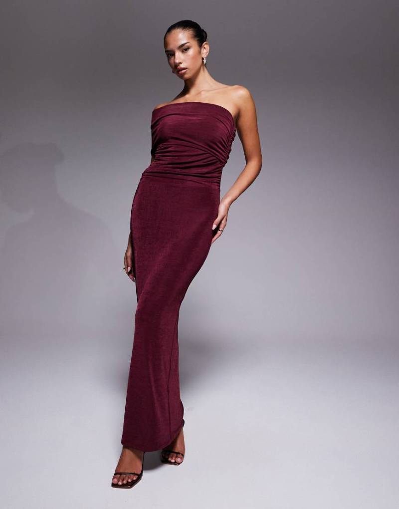 Aria Cove - Doppellagiges, anschmiegsames Bodycon-Maxikleid in Burgunderrot mit vielseitigen Tragemöglichkeiten von Aria Cove