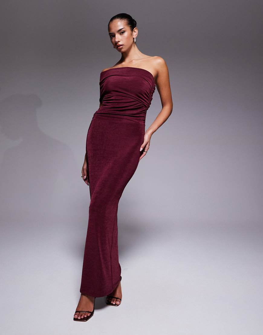 Aria Cove - Doppellagiges, anschmiegsames Bodycon-Maxikleid in Burgunderrot mit vielseitigen Tragemöglichkeiten von Aria Cove